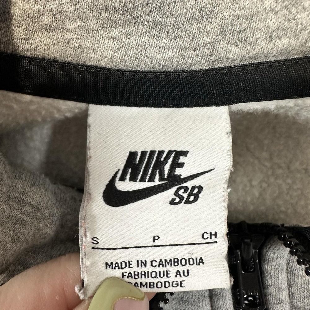 Nike SB Pullover Sweater Mens Small Gray Half Zip Patch Skateboarding DA4209-063 - Picture 5 of 6
